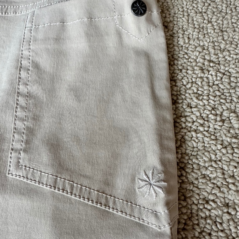 Athleta size 6 Ruffled Skirt with side pockets - Picture 3 of 8